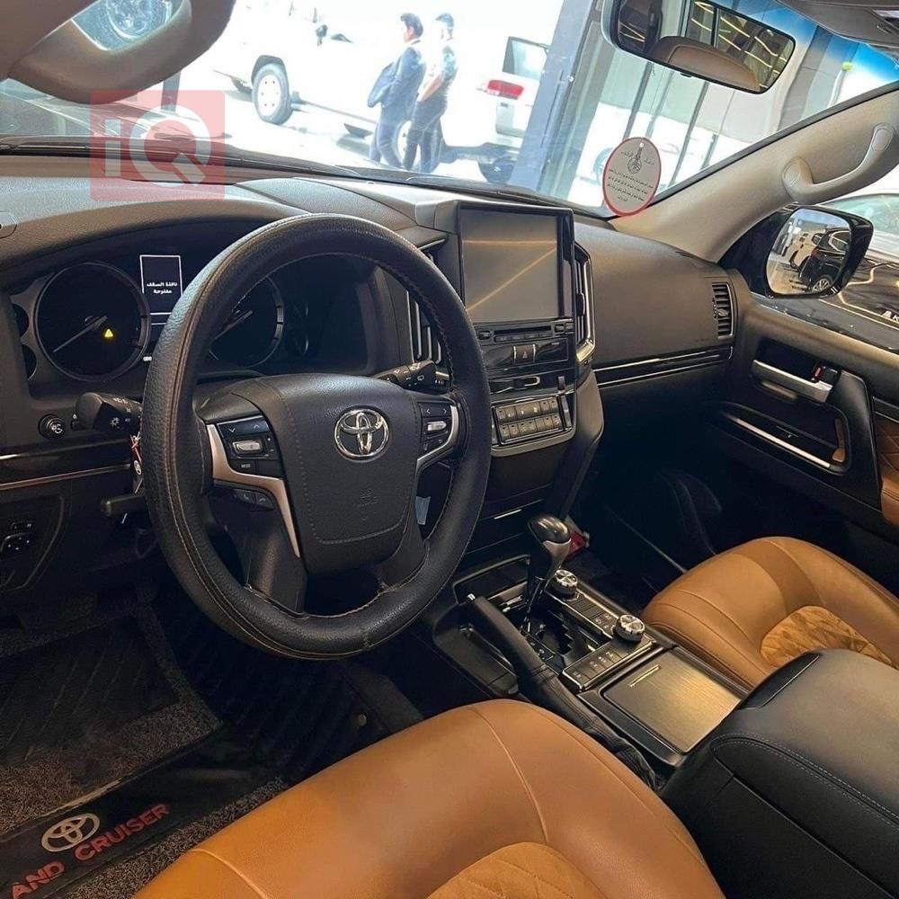 تۆیۆتا لاند کروزەر